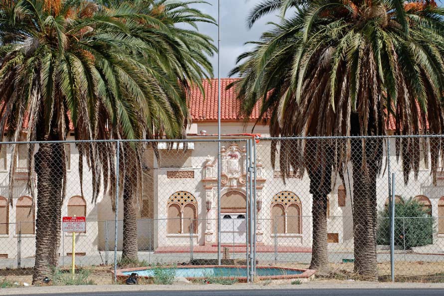 10 Abandoned Buildings in California Haunted by Black Eyed Kids