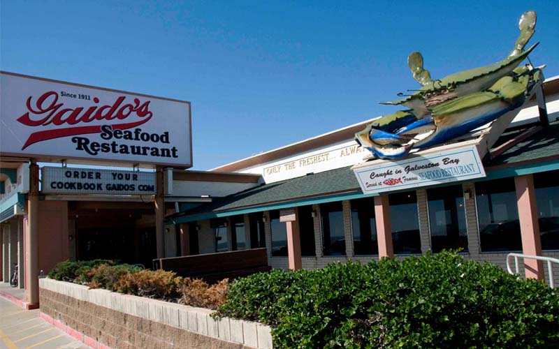 9 Best Oceanfront Restaurants In Texas To See A Ghost