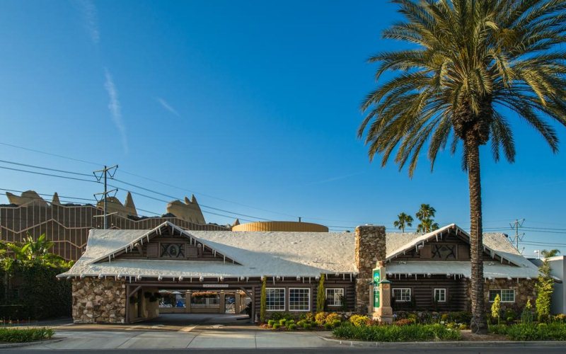 Alpine Inn near Convention Center and the Park - Top-rated location; only one mile from Disneyland